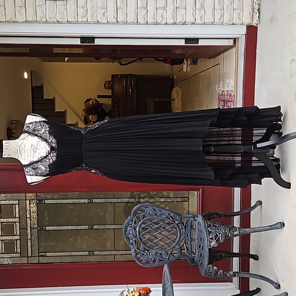 BCBG MAXAZRIA ANGELEA LACE-TRIM PLEATED DRESS Size 0 - Picture 3 of 13